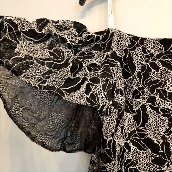 Halston Heritage Off the Shoulder Flounce Mesh Lace Embroidered Top 14 - Picture 3 of 7